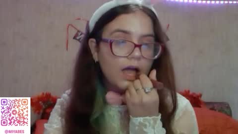 Snapshot of miyabe chatting on November 2025 07:32:01 AM Milana online show from November 2025 07:32:01 AM