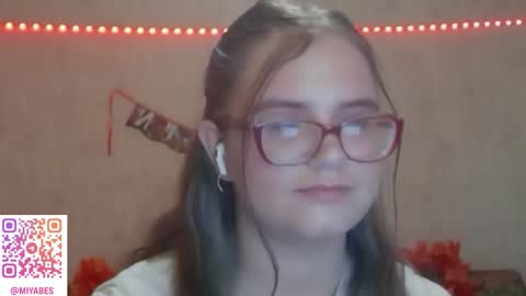 Snapshot of miyabe chatting on November 2025 07:06:02 AM Milana online show from November 2025 07:06:02 AM