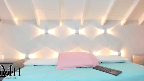 Snapshot of mizzhell_ chatting on October 2025 12:44:02 PM mizzhell_ online show from October 2025 12:44:02 PM