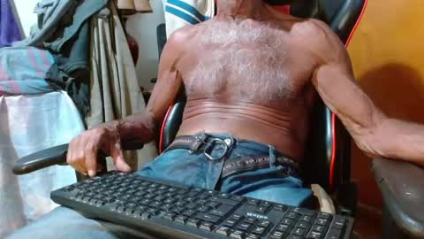 Snapshot of mjmadurengue chatting on January 2025 03:45:01 AM Mario jose online show from January 2025 03:45:01 AM