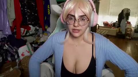 Snapshot of mochi_rainbow chatting on January 2025 08:07:01 PM The Mochi Rainbow Variety Show online show from January 2025 08:07:01 PM