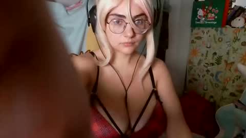 Snapshot of mochi_rainbow chatting on February 2025 06:09:02 PM The Mochi Rainbow Variety Show online show from February 2025 06:09:02 PM