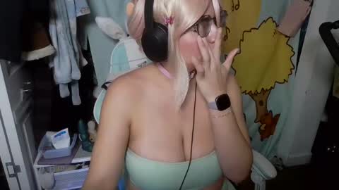 Snapshot of mochi_rainbow chatting on March 2025 10:38:02 PM The Mochi Rainbow Variety Show online show from March 2025 10:38:02 PM