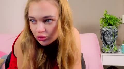 Kylie online show from September 2025 06:43:02 PM