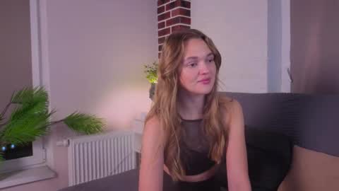 Kylie online show from November 2025 07:24:01 PM