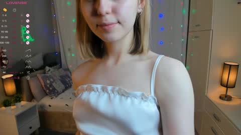 Snapshot of moirebroady chatting on February 2025 01:04:02 AM Laura online show from February 2025 01:04:02 AM