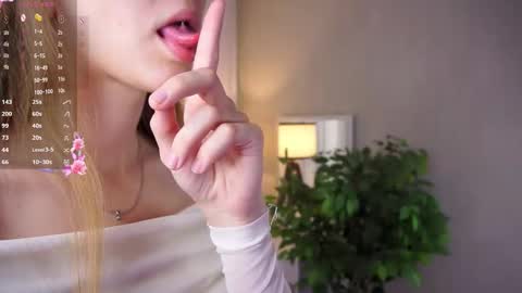 Laura online show from September 2025 11:03:01 AM