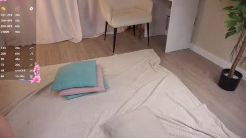 Laura online show from October 2025 01:33:02 PM