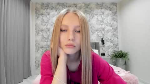 Snapshot of molly_555 chatting on October 2025 02:11:01 AM Sima online show from October 2025 02:11:01 AM