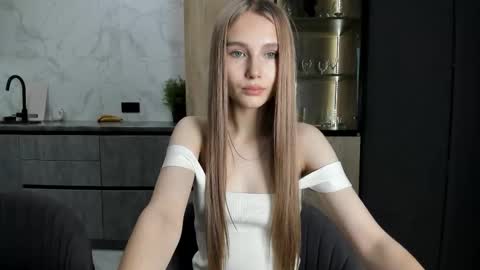 Snapshot of molly_555 chatting on October 2025 02:37:02 AM Sima online show from October 2025 02:37:02 AM