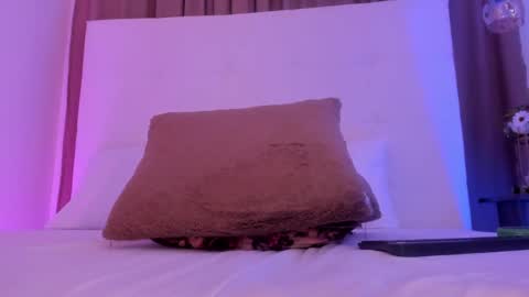 Snapshot of molly_beckers chatting on October 2025 02:50:01 PM online show from October 2025 02:50:01 PM