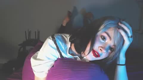 Molly Crow online show from December 2024 06:50:01 PM