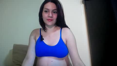 Molly online show from October 2025 06:23:01 PM