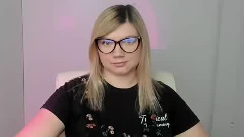 Molly online show from October 2025 12:02:02 PM