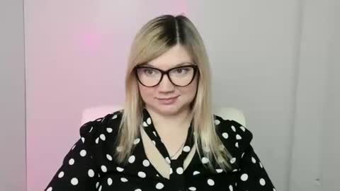 Molly online show from October 2025 12:05:01 PM