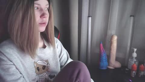 I have new photos come and see with love Molly online show from January 2025 05:22:02 PM