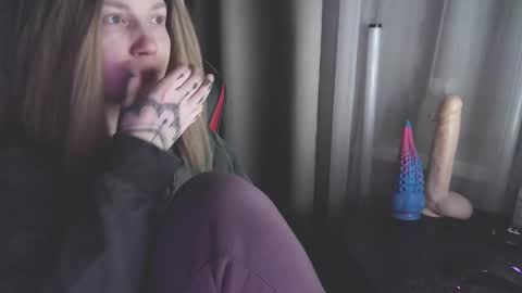 I have new photos come and see with love Molly online show from January 2025 11:05:02 PM