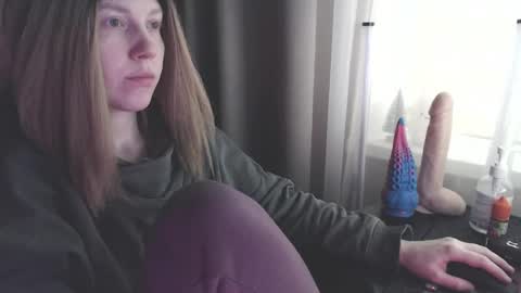 I have new photos come and see with love Molly online show from January 2025 10:06:02 AM