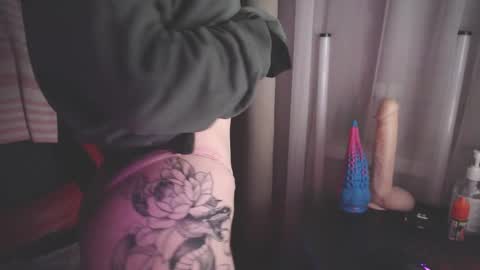 I have new photos come and see with love Molly online show from January 2025 05:55:01 PM