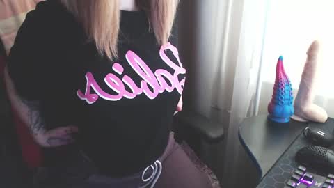 I have new photos come and see with love Molly online show from January 2025 12:15:01 PM