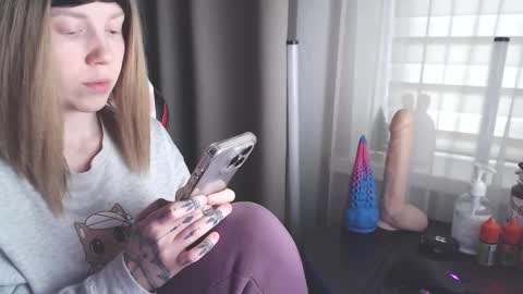 I have new photos come and see with love Molly online show from January 2025 07:17:01 AM