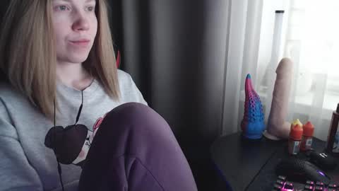 I have new photos come and see with love Molly online show from February 2025 07:49:01 AM