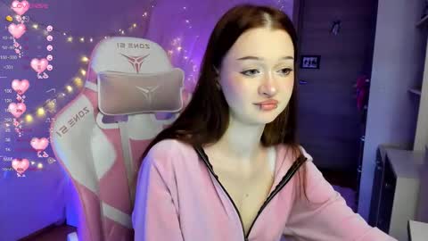 Snapshot of molly_stuart_ chatting on October 2025 03:23:02 PM Molly I will be glad if you help me get 100 thumbs up online show from October 2025 03:23:02 PM