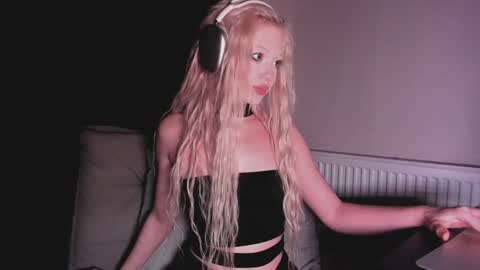 Snapshot of mollycodle chatting on January 2025 05:44:02 PM Goddess Katherine online show from January 2025 05:44:02 PM
