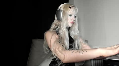 Snapshot of mollycodle chatting on January 2025 04:54:01 PM Goddess Katherine online show from January 2025 04:54:01 PM