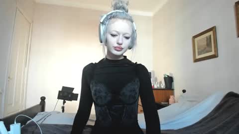 Snapshot of mollycodle chatting on February 2025 07:33:02 AM Goddess Katherine online show from February 2025 07:33:02 AM