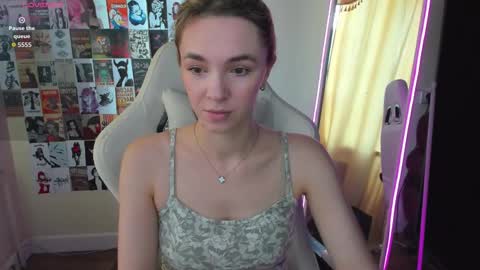 Molly online show from September 2025 01:27:01 AM