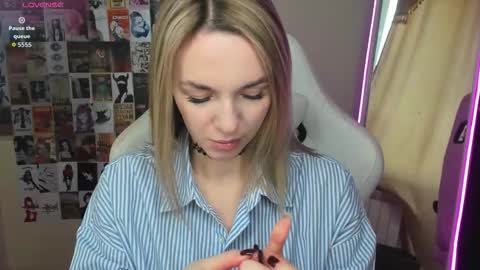 Molly online show from October 2025 01:20:01 AM