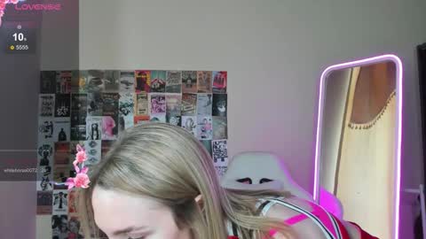 Molly online show from November 2025 08:28:02 AM