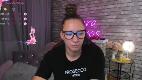 Snapshot of mollynay chatting on October 2025 01:45:01 AM hi im Molly heregreat boobs big heart warm pussy online show from October 2025 01:45:01 AM