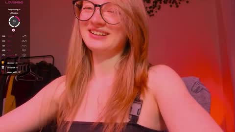 Snapshot of mollytucker chatting on October 2025 03:25:01 PM mollytucker online show from October 2025 03:25:01 PM