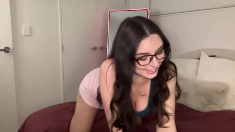 Snapshot of mollyy2006 chatting on October 2025 01:24:01 AM Molly online show from October 2025 01:24:01 AM