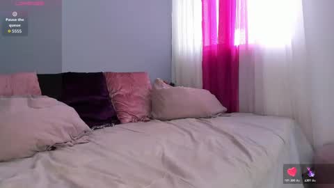 Snapshot of mollyybloom chatting on November 2025 04:14:02 PM Molly online show from November 2025 04:14:02 PM