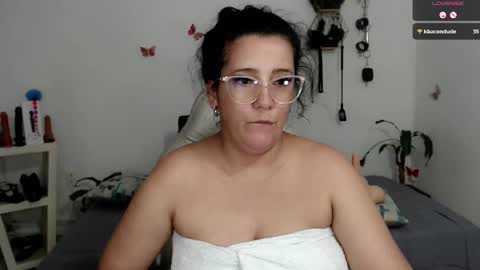 Snapshot of mom_17 chatting on October 2025 09:01:01 PM Celeste online show from October 2025 09:01:01 PM