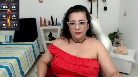 Snapshot of mom_17 chatting on November 2025 06:17:01 PM Celeste online show from November 2025 06:17:01 PM