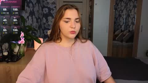 Snapshot of momiji_i chatting on October 2025 10:33:01 AM Leah online show from October 2025 10:33:01 AM