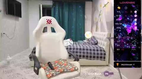 MommmY  online show from October 2025 09:36:01 PM