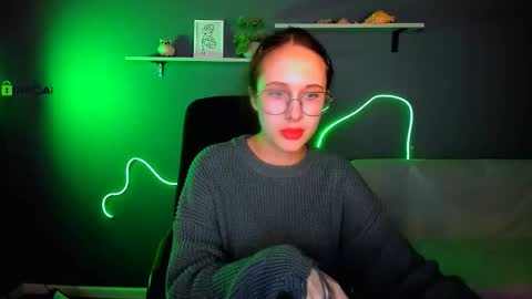 Snapshot of mona_cloud chatting on October 2025 08:10:01 PM Mona online show from October 2025 08:10:01 PM