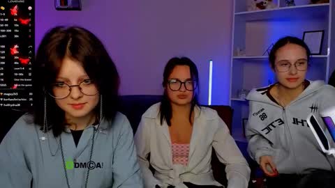 Snapshot of mona_cloud chatting on October 2025 08:11:02 PM Mona online show from October 2025 08:11:02 PM