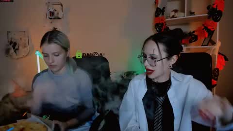 Snapshot of mona_cloud chatting on October 2025 07:14:02 PM Mona online show from October 2025 07:14:02 PM