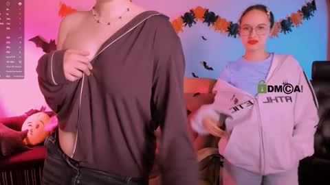 Snapshot of mona_cloud chatting on November 2025 08:00:01 PM Mona online show from November 2025 08:00:01 PM