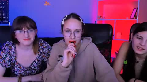 Snapshot of mona_cloud chatting on November 2025 08:09:01 PM Mona online show from November 2025 08:09:01 PM