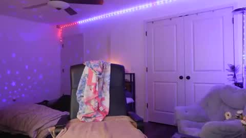 Snapshot of mona_the_milf chatting on November 2025 01:48:01 AM Lutsen......rebranding online show from November 2025 01:48:01 AM