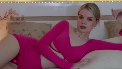 Monaxxx  online show from December 2024 07:46:02 PM