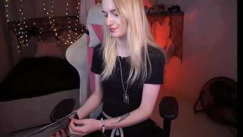 Snapshot of monicavelen chatting on October 2025 06:48:01 AM Monica online show from October 2025 06:48:01 AM