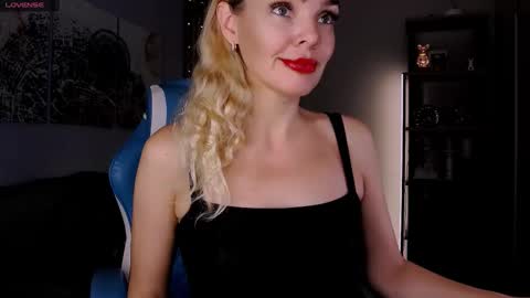 monicharm online show from September 2025 02:08:02 PM